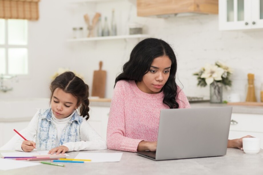 Плохое поведение родителей на онлайн-уроках их детей