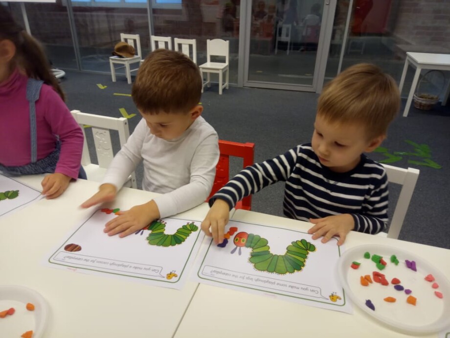 «Голодная Гусеница» — малышовая сказка или play based learning?